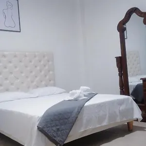 Apartamento Dejate Envolver Por Tu Acogedor Apartamento En El Centro, Listo Para Recibirte Cali